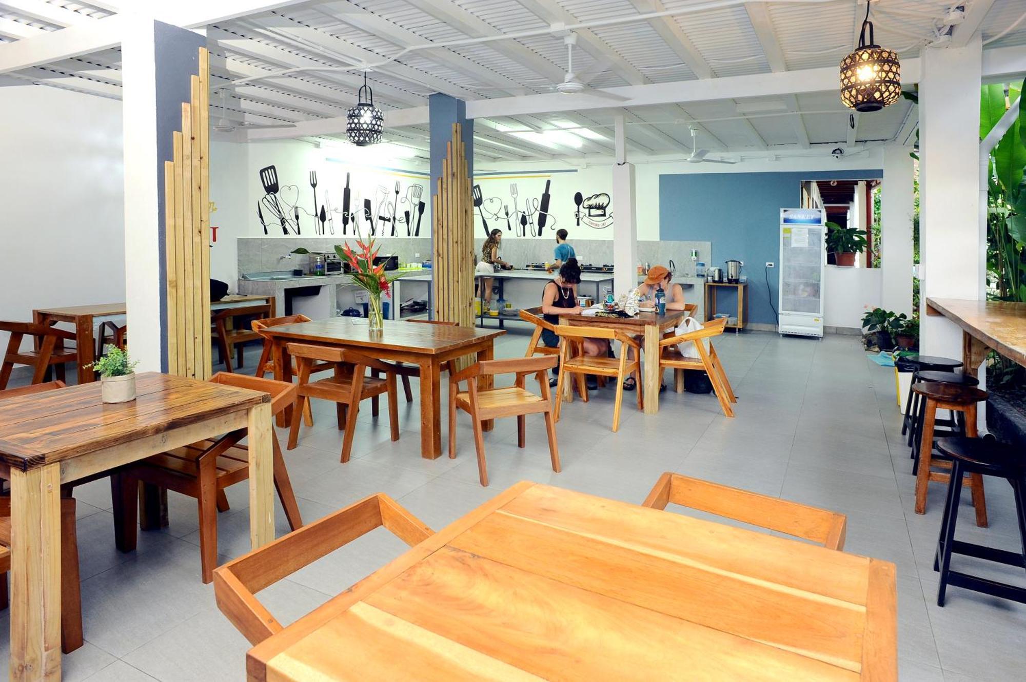 Private Fully Furnished Home At Wide Mouth Frog Hostel 奎波斯城 外观 照片