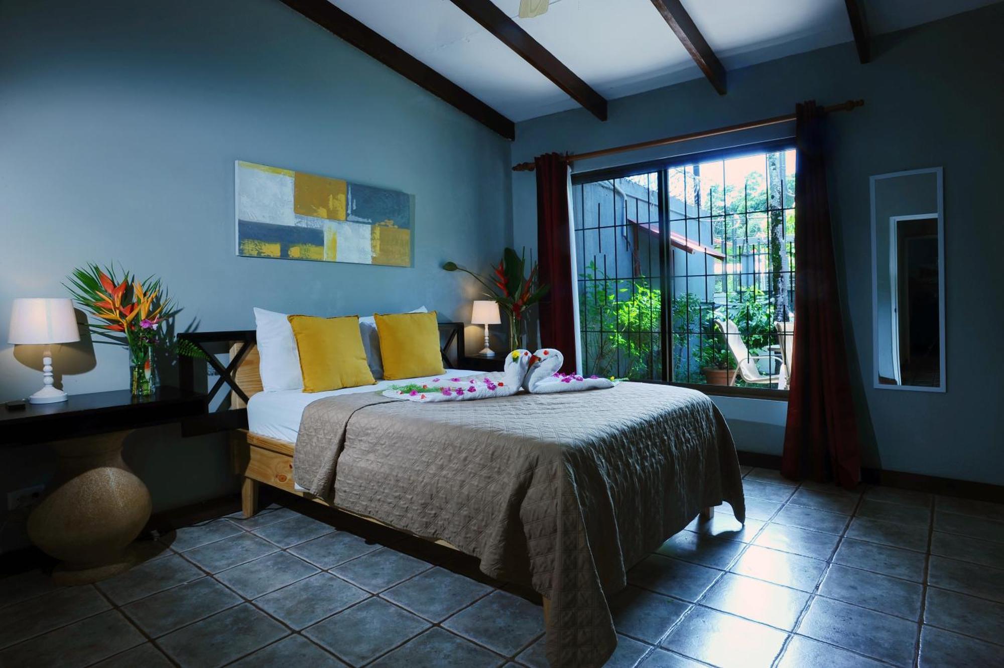 Private Fully Furnished Home At Wide Mouth Frog Hostel 奎波斯城 外观 照片