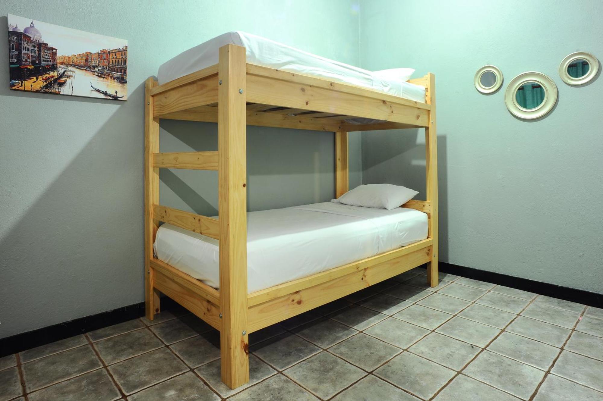 Private Fully Furnished Home At Wide Mouth Frog Hostel 奎波斯城 外观 照片