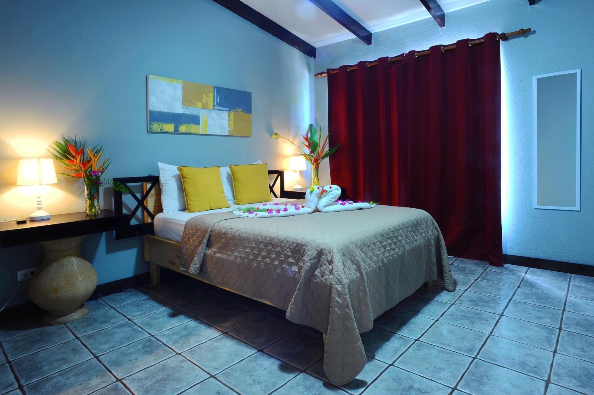 Private Fully Furnished Home At Wide Mouth Frog Hostel 奎波斯城 外观 照片