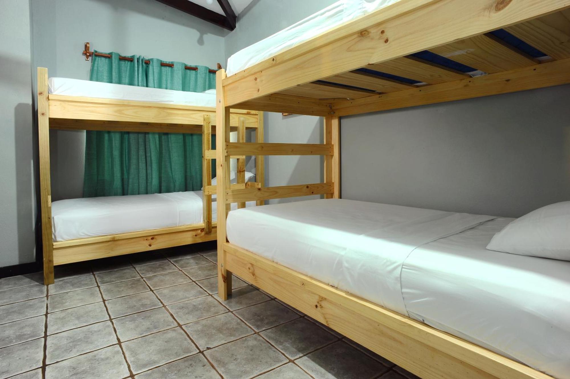 Private Fully Furnished Home At Wide Mouth Frog Hostel 奎波斯城 外观 照片