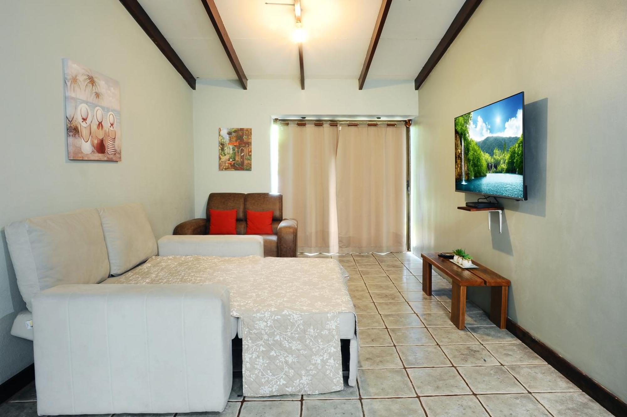 Private Fully Furnished Home At Wide Mouth Frog Hostel 奎波斯城 外观 照片