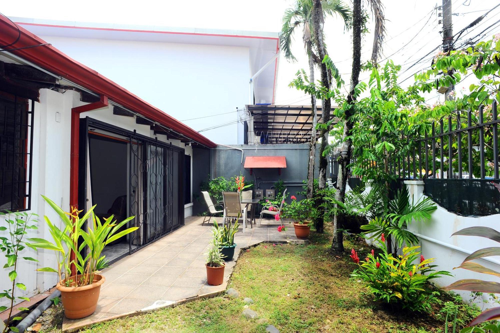 Private Fully Furnished Home At Wide Mouth Frog Hostel 奎波斯城 外观 照片