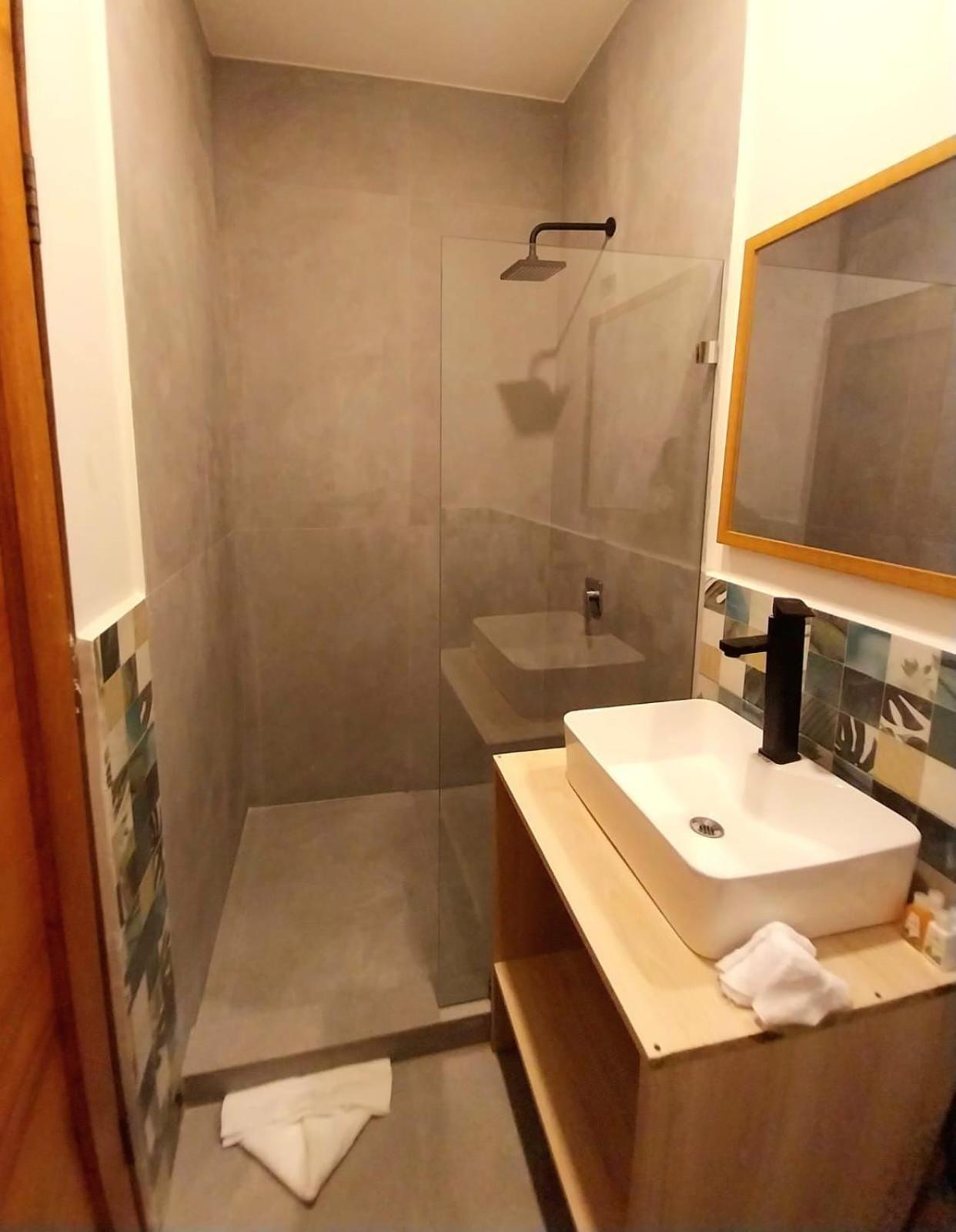 Private Fully Furnished Home At Wide Mouth Frog Hostel 奎波斯城 外观 照片