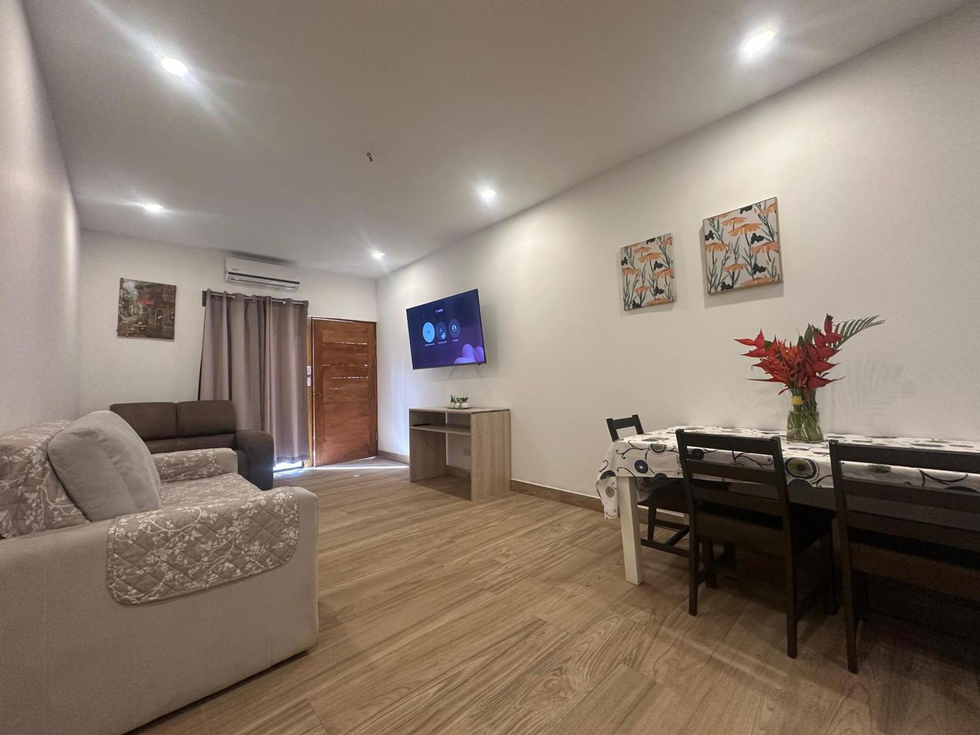 Private Fully Furnished Home At Wide Mouth Frog Hostel 奎波斯城 外观 照片